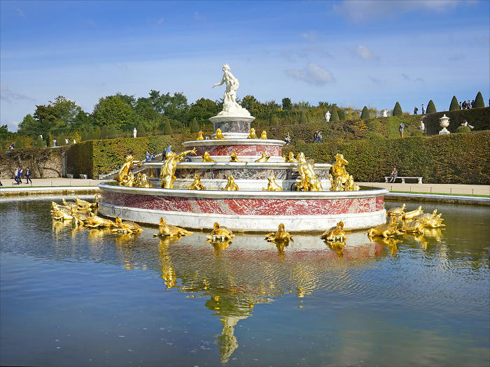 Le Bassin de Latone dans les Jardins du Palais de Versailles après la rénovation de 2016 Le Bassin de Latone dans les Jardins du Palais de Versailles après la rénovation de 2016