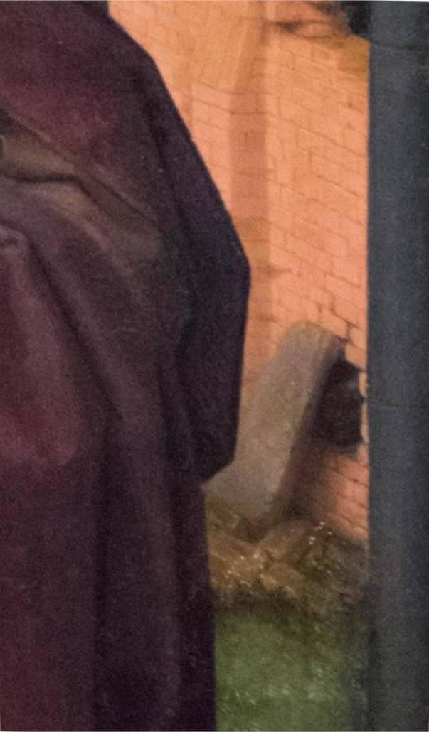 Hans MEMLING, “Triptych of John the Baptist and John the Evangelist”, detail of the central panel, “the head of John the Baptist in the opening of a wall”, Memling Museum, Old St. John's Hospital, Bruges (Brugge) Hans MEMLING, “Triptych of John the Baptist and John the Evangelist”, detail of the central panel, “the head of John the Baptist in the opening of a wall”, Memling Museum, Old St. John's Hospital, Bruges (Brugge)