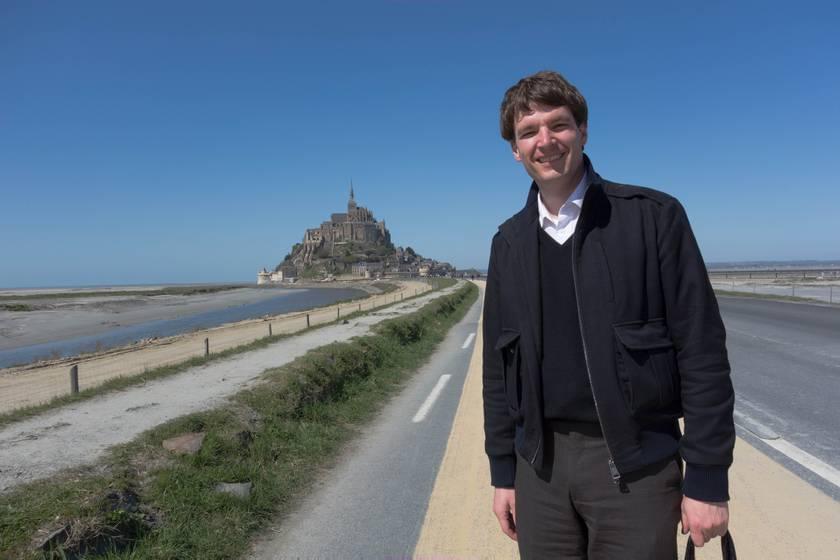 François VIDIT devant le Mont-Saint-Michel en 2013 devant le Mont-Saint-Michel en 2013